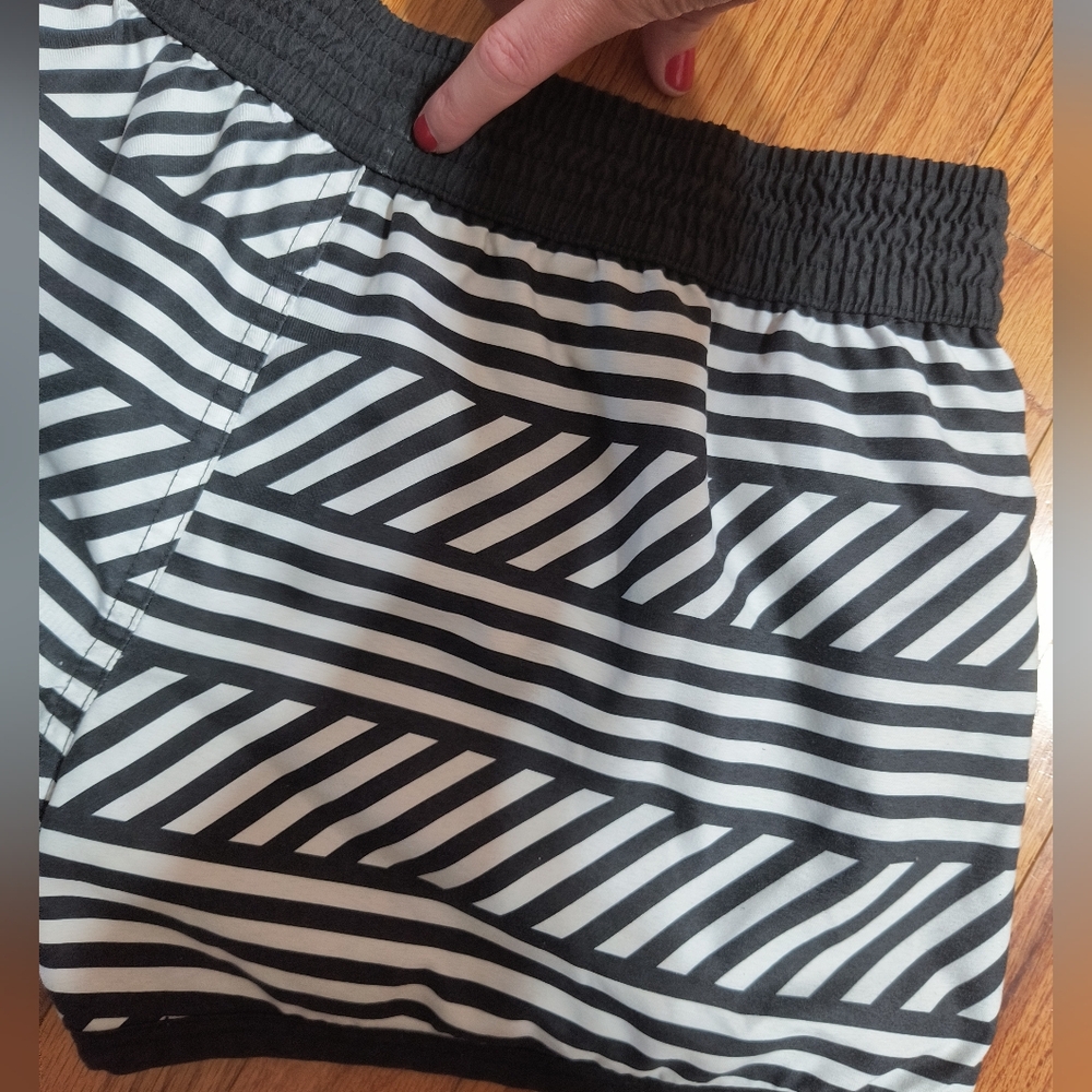 2 Pairs Of Nike Reversible Beach Shorts, Women's Size S/M, - Picture 10 of 16
